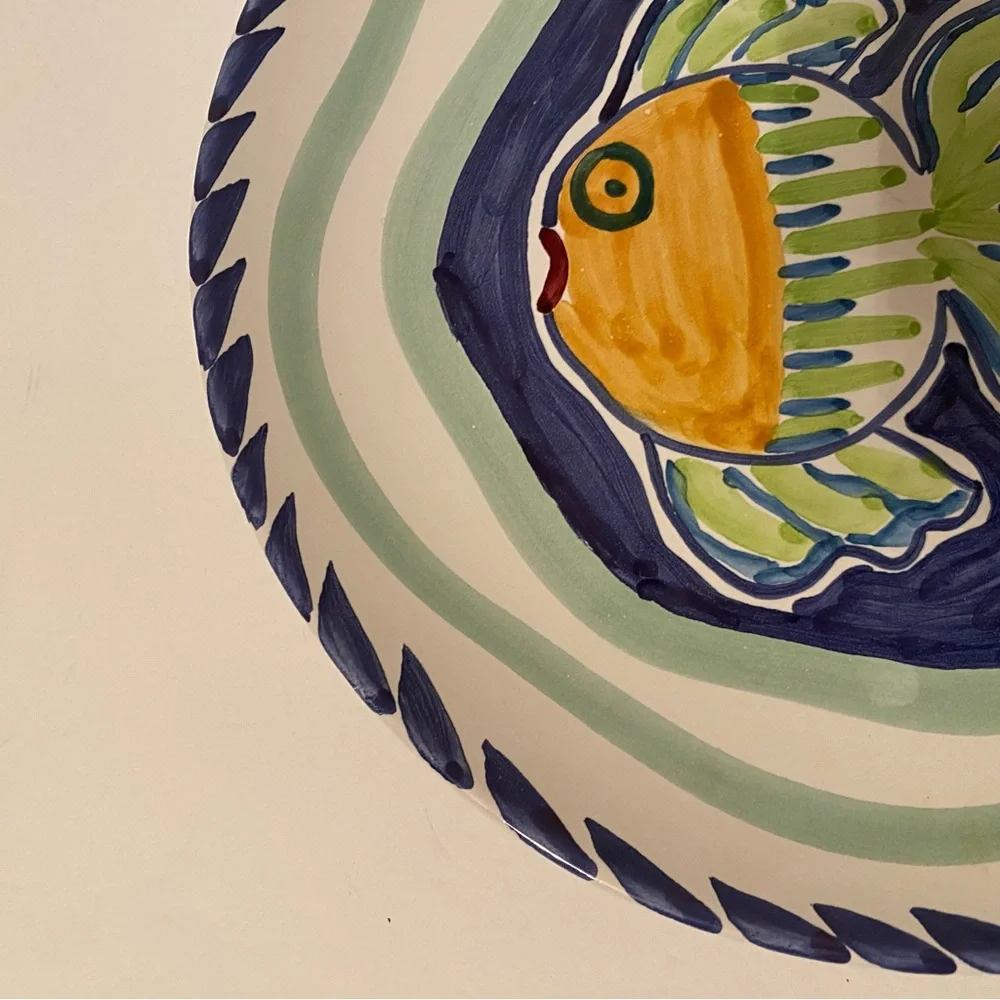 ITALY PLATE HAND PAINTED POTTERY FISH WHITE BLUE GREEN HOME DINING LUNCHEON